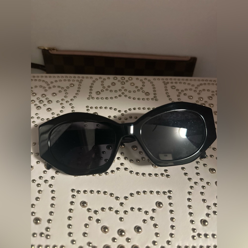Celine Triomphe Black Sunglasses CL40238U 01A Rare Discontinued